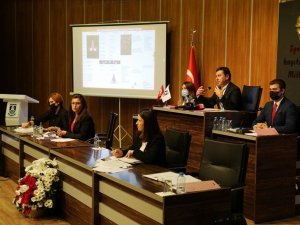 Bodrum Belediyesi meclis toplantısında işaret diliyle çeviri yapıldı