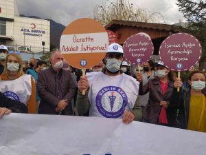 Sağlık çalışanları iş bıraktı