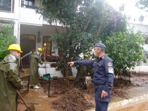 Marmaris’teki sel bölgesinde temizlik çalışmaları devam ediyor