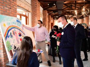 Engelsiz resimler sergisi açıldı