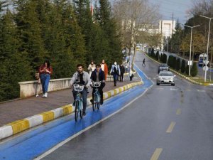 SAÜ bisiklet yoluyla renklendi