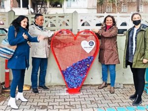 Okullara plastik kapak kumbarası dağıtılıyor