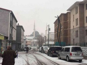 Karlıova’da kar yağışı