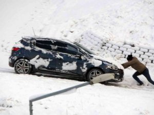 Yüksekova kar altında