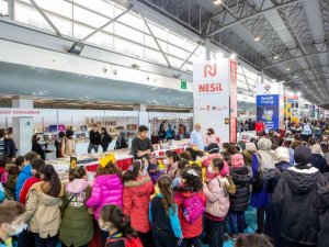 Bursa’nın kitapla buluşması sürüyor