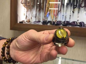 Şifa niyetine kehribar taşı