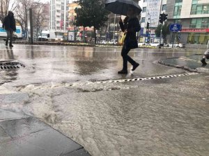Elazığ’da sağanak yağış etkili oldu