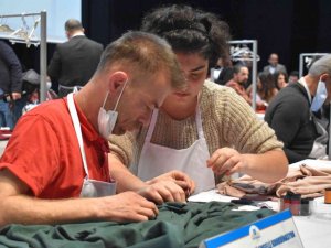 Özel bireyler dikiş dikti, ütü yaptı, çamaşır katladı