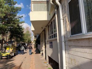 Gündeme gelen hasarlı balkon tamir edildi