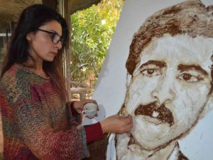 Batman’da kahve telvesi ve iğneyle yapılan resimlerden oluşturulan resim sergisi ilgi görüyor