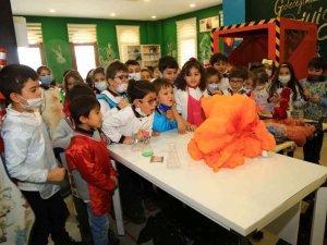 Uşaklı çocuklar Robotik Kodlama ve Zeka Yapım Atölyesi’nde gelişim gösteriyor