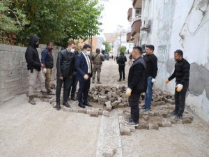 Kaymakam Tunç, Nur Mahallesinde parke taşı çalışmalarını yerinde inceledi