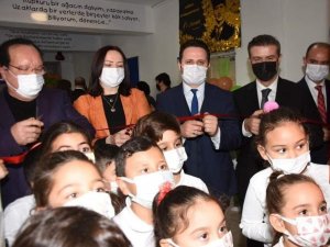 Hayırsever vatandaştan Atatürk İlkokulu’na kütüphane desteği