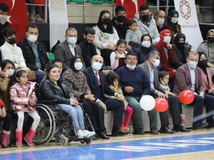 Mardin’de engeliler ve aileleri Metin Şentürk konseriyle eğlendi