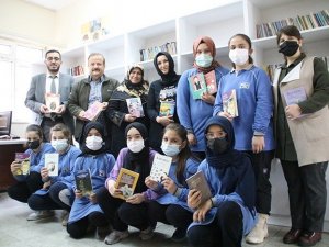 13 yılda 72 bin kitap dağıttı