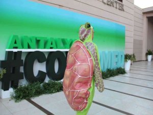 Deniz kaplumbağası kostümü ile COP 22’de farkındalık oluşturmaya çalıştı