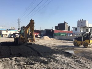 Akdeniz’de kaldırım ve asfalt çalışmaları sürüyor