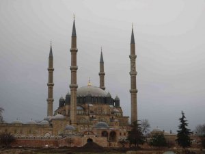 Edirne’de sağanak yağış etkili oluyor