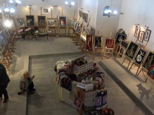 Kadınların cephedeki eşlerine duydukları özlemi anlattıkları taş baskı sanatı, gün yüzüne çıkartıldı