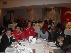 Kadın taraftarlar spor camiasını bu gecede birleştirdi