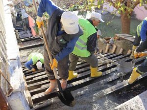 Deforme olan merdivenlerin yerini yenileri inşa ediliyor