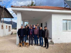 Eski Başkan Saatcı, Memduha teyzenin orman yangınlarında kül olan evini yeniledi