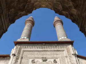 İlhanlı valisi, Selçuklu sultanı ile böyle boy ölçüştü