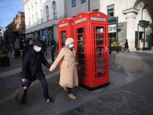 İngiltere’de uzmanlardan Omicron uyarısı: "Önlem alınmazsa 25 bin ila 75 bin arasında ölüm olabilir"