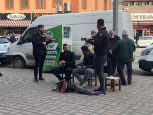 Hem çaldılar hem oynadılar