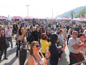 11. Alanya Uluslararası Yeni Yıl Pazarı açıldı