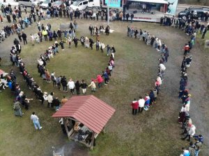 Hamsi festivalinde 3 bin kişiye 2 ton hamsi dağıtıldı