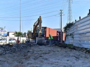 Mersin’de eskiyen kaldırımlar yenileniyor