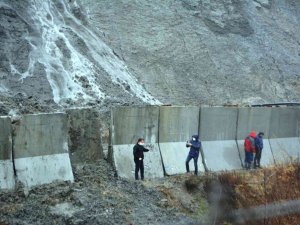 Ayvalık’ta demir tesisinin atık deposu patladı