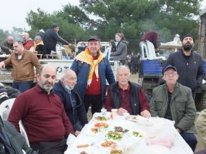 Burhaniye’de Yörük atkıları devecilere süs oldu