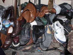 Bu ayakkabılar 10 yıldır sahiplerini bekliyor