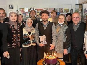 Cengiz Aytmatov’u anlattığı kitabını onun 93. doğum gününde çıkardı