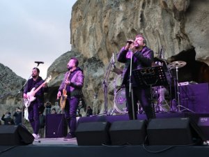 Gece Yolcuları, Frig Vadisi’nde sahne aldı