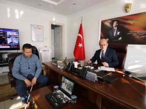 Kazazede mahalli sanatçıya, belediye başkanından destek