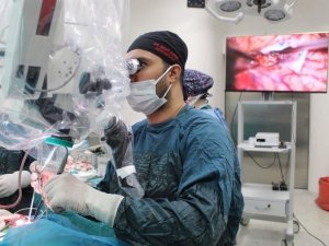 Bilecik’te ilk kez nöronavigasyon sistemi ile beyin tümörü ameliyatı gerçekleştirildi