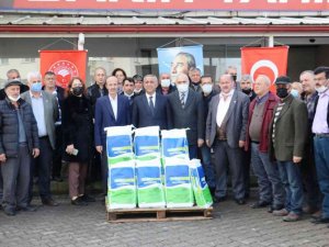 Organik fındık üreticilerine bordo bulamacı dağıtımı