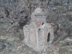 Define avcıları tarihi kiliseyi tahrip etti