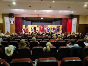 Didim’deki yabancılar  “eğitim” için sahne aldı
