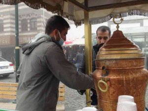 Kış aylarının vazgeçilmez içeceği salep tezgahlardaki yerini aldı