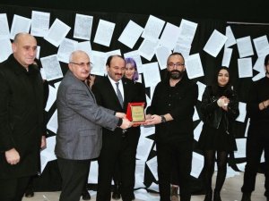 Erzurum’da ‘kadın’ isimli tiyatro oyunu beğeni topladı