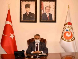 Antalya Valisi Yazıcı’dan ‘aşı’ çağrısı: “Yeni varyantlar aramızda dolaşıyor”