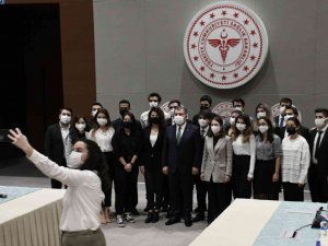 Bakan Koca, tıp fakültesi öğrencileriyle bir araya geldi