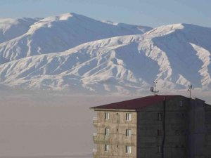 Yüksekova sis altında