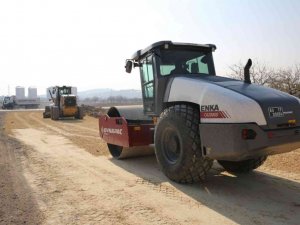 Karaköprüde yol çalışmaları devam ediyor