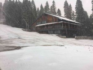 Ilgaz Dağı’nda kayak pistleri beyaza büründü