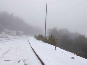 Spil’de kar kalınlığı 5 santimetreye ulaştı